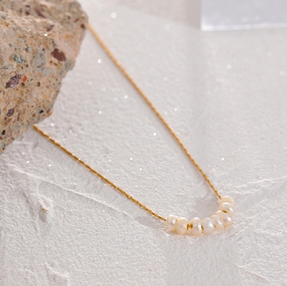 Exquisite Delicate Pearl Necklace - Picture 7 of 8